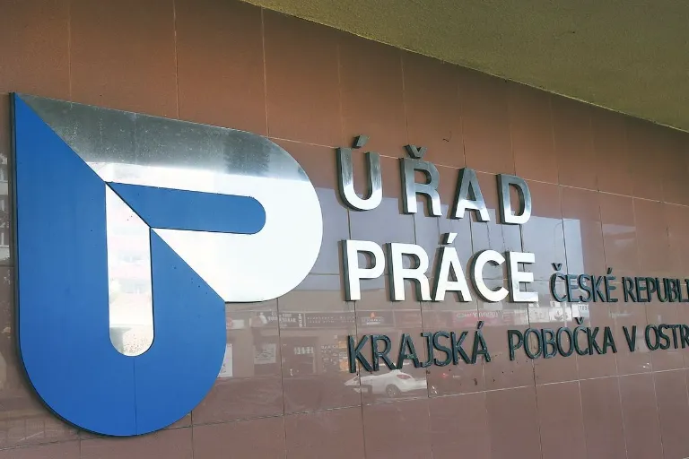 kdy nahlásit na úřad práce nástup do zaměstnání